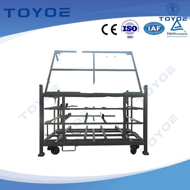Racks de peças de automóveis com qualquer forno armazenam uma variedade de peças.