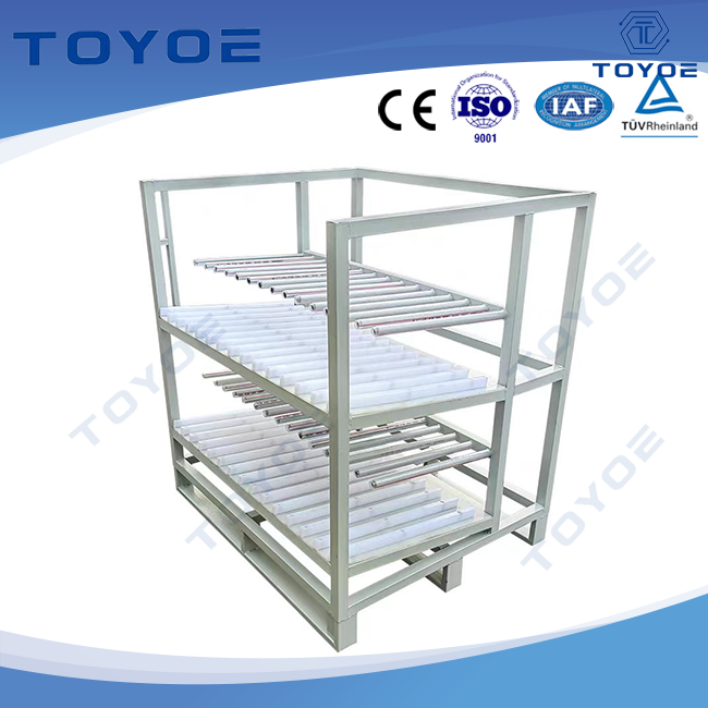 A rack de material multifuncional armazena peças, garantindo transporte seguro