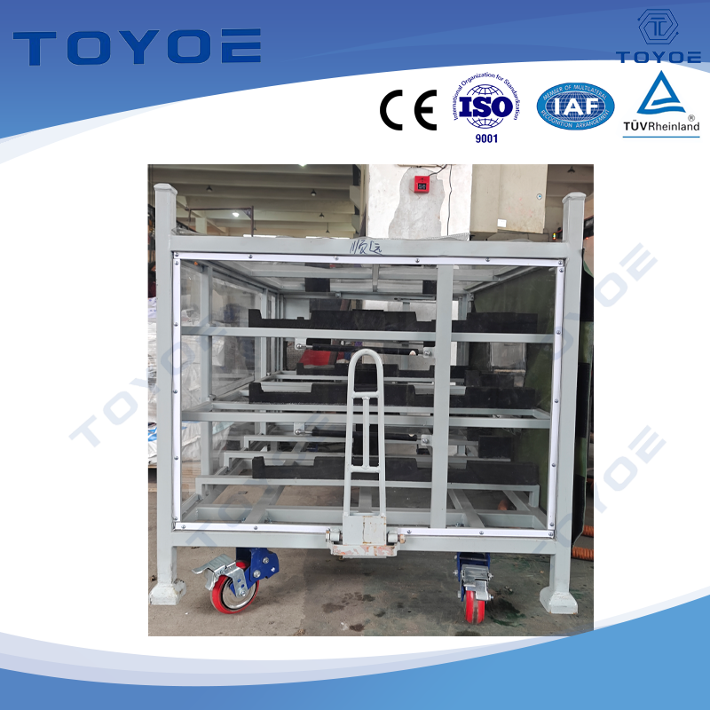 Racks móveis automotivos: As superfícies revestidas de grade permitem organização de peças otimizadas. 