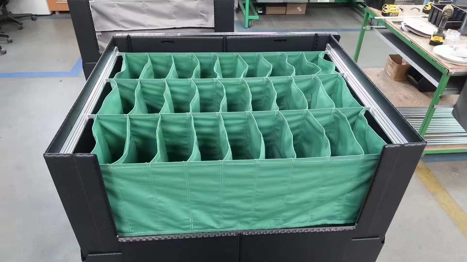 Contêiner dobrável de guarda -colapso - amortecimento MIL -STD para instrumentos delicados