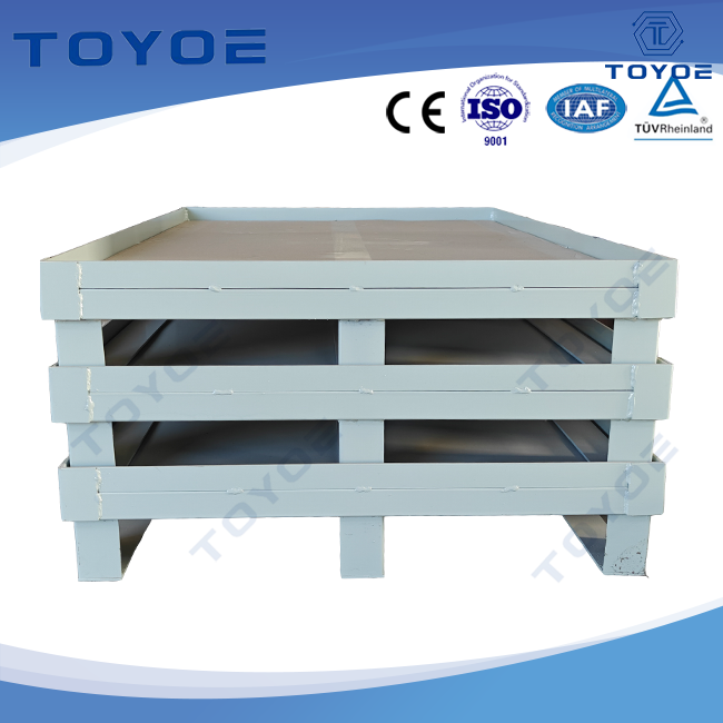 Rack de empilhamento: REEMENTE, combinado com forro para embalagens personalizadas.