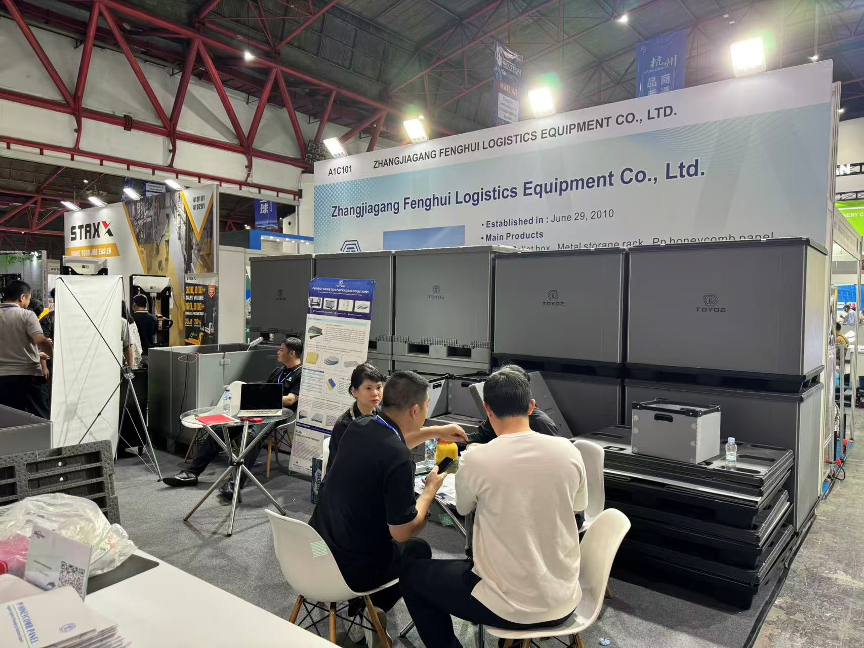 Foto do grupo na exposi&ccedil;&atilde;o