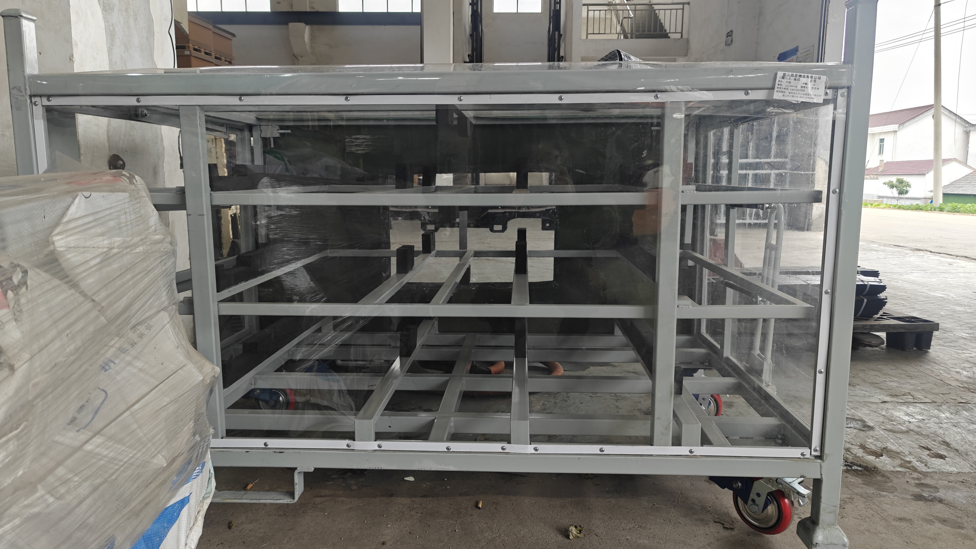 O rack de material de armazenamento e transporte garante o transporte de produtos