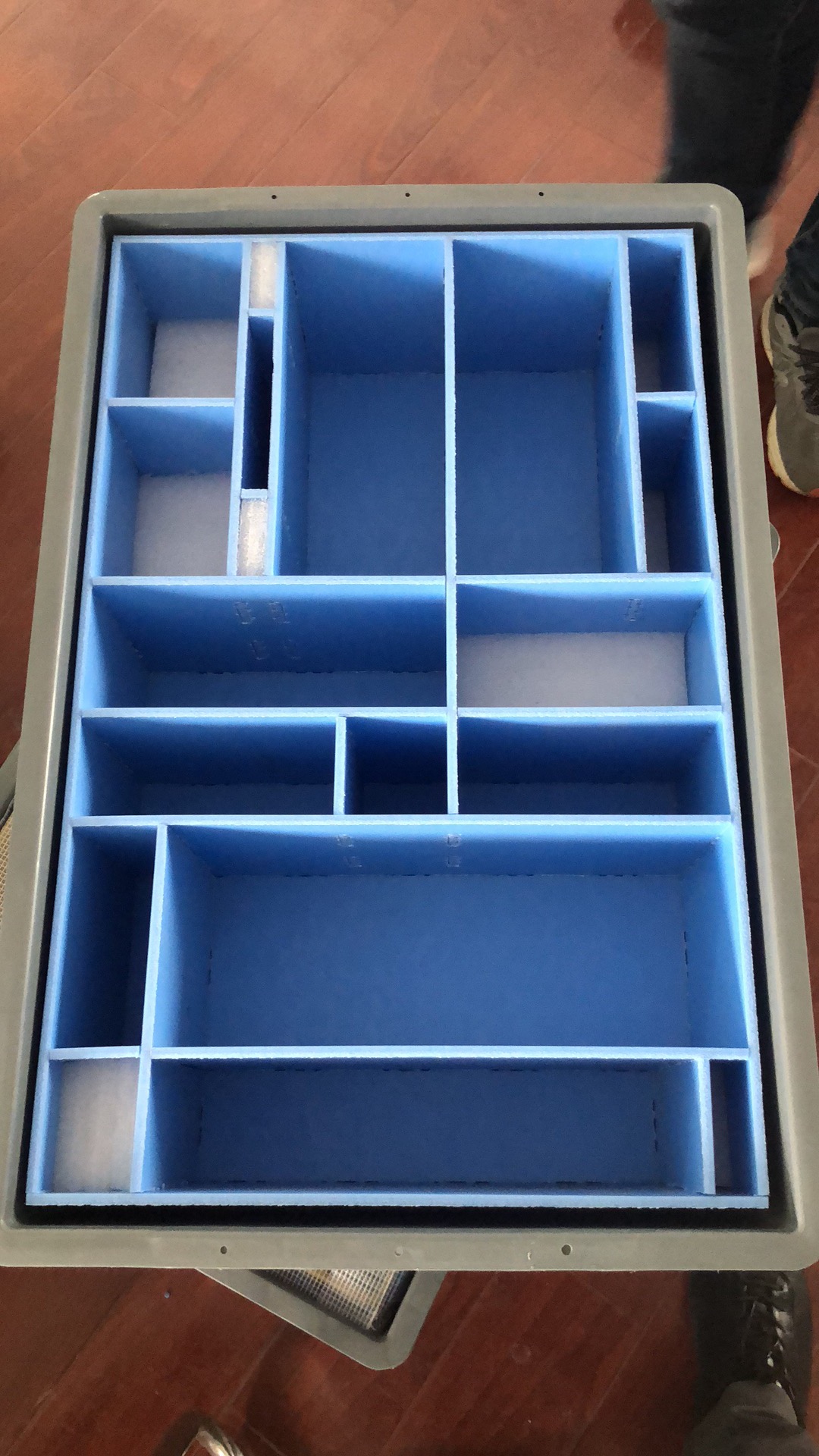 RapidDeploy Industrial Tote - 15S Configuração com painéis codificados a cores