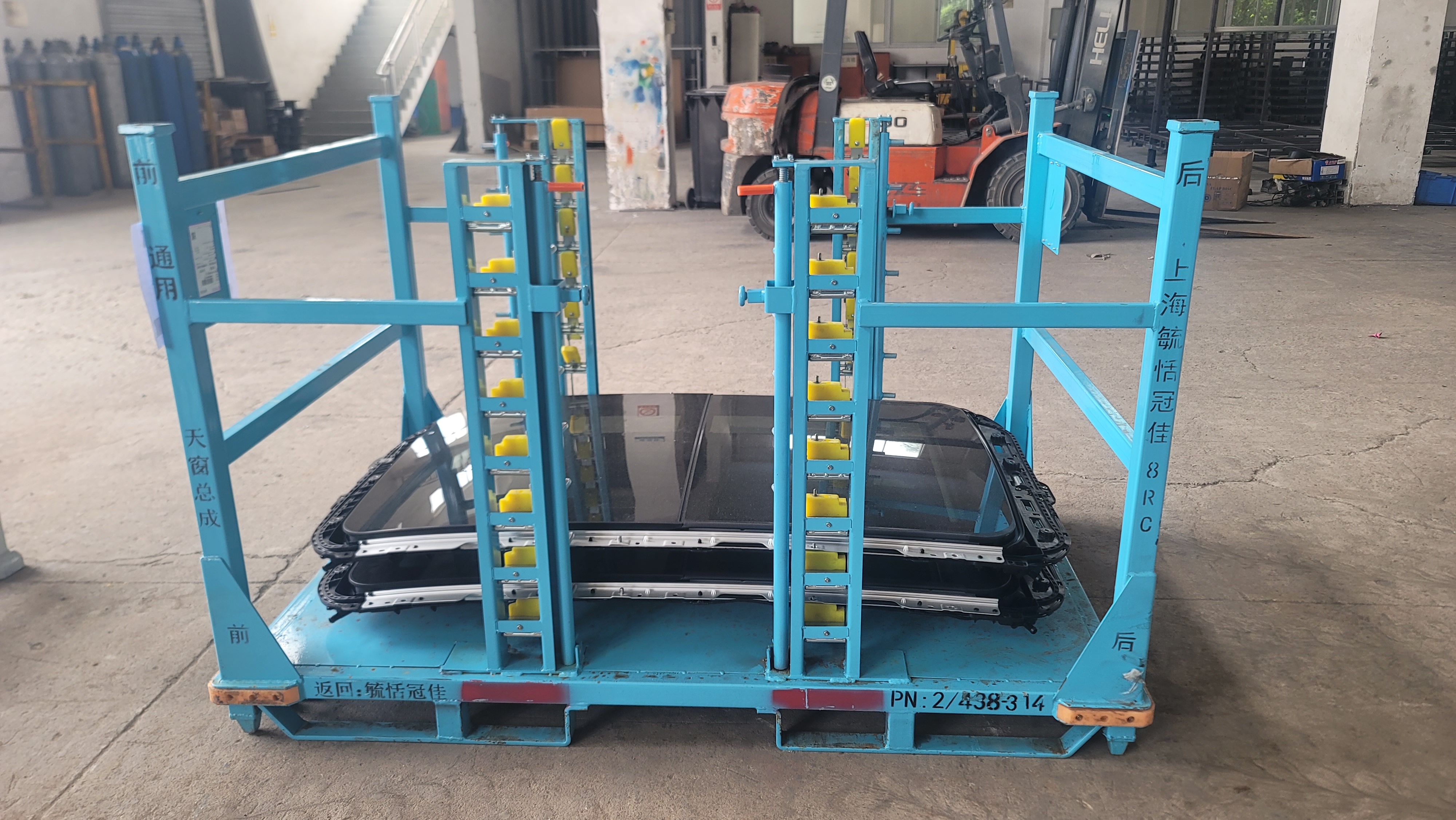 Recipiente empilh&aacute;vel de metal