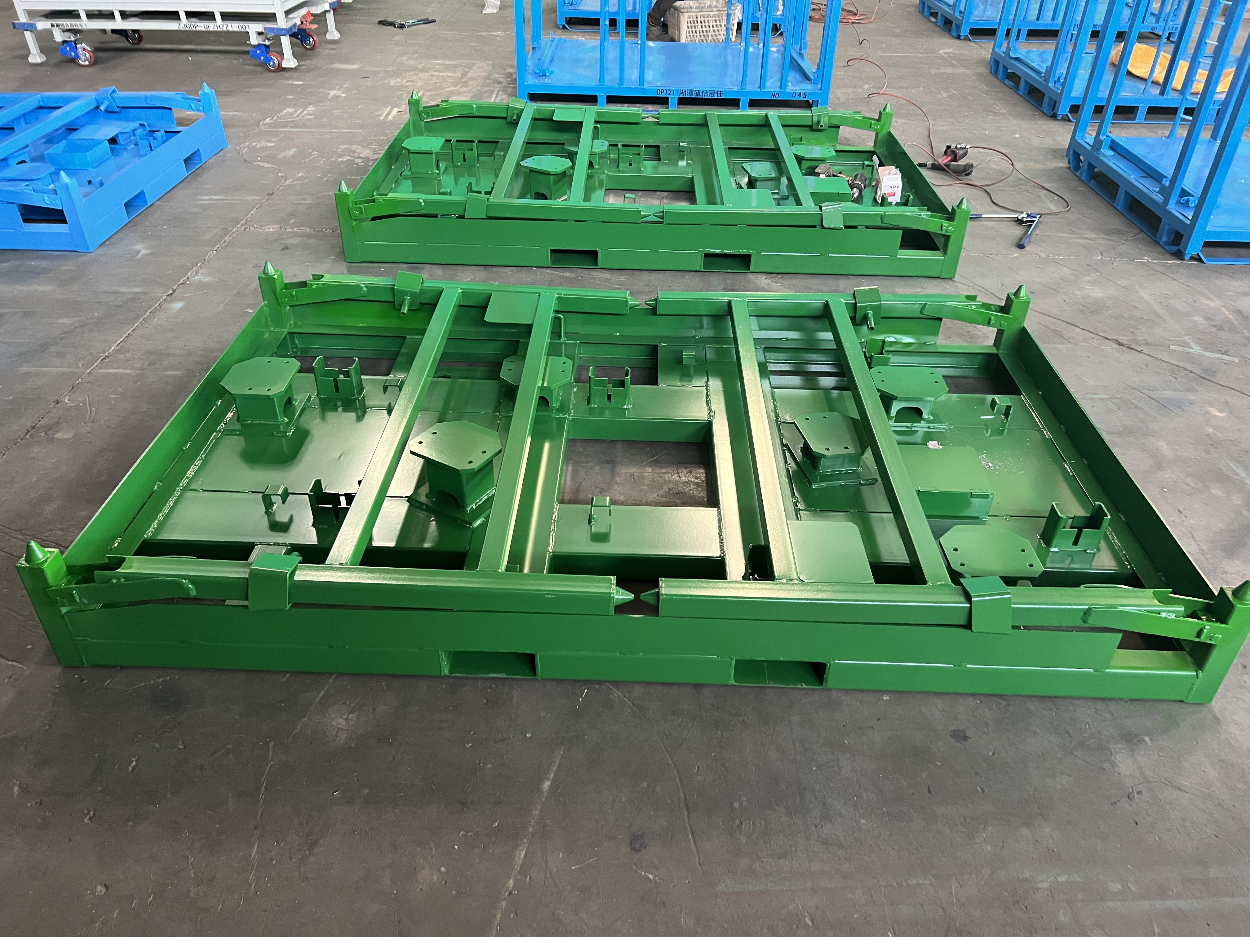 Prateleiras modulares para o armazenamento de bricolage