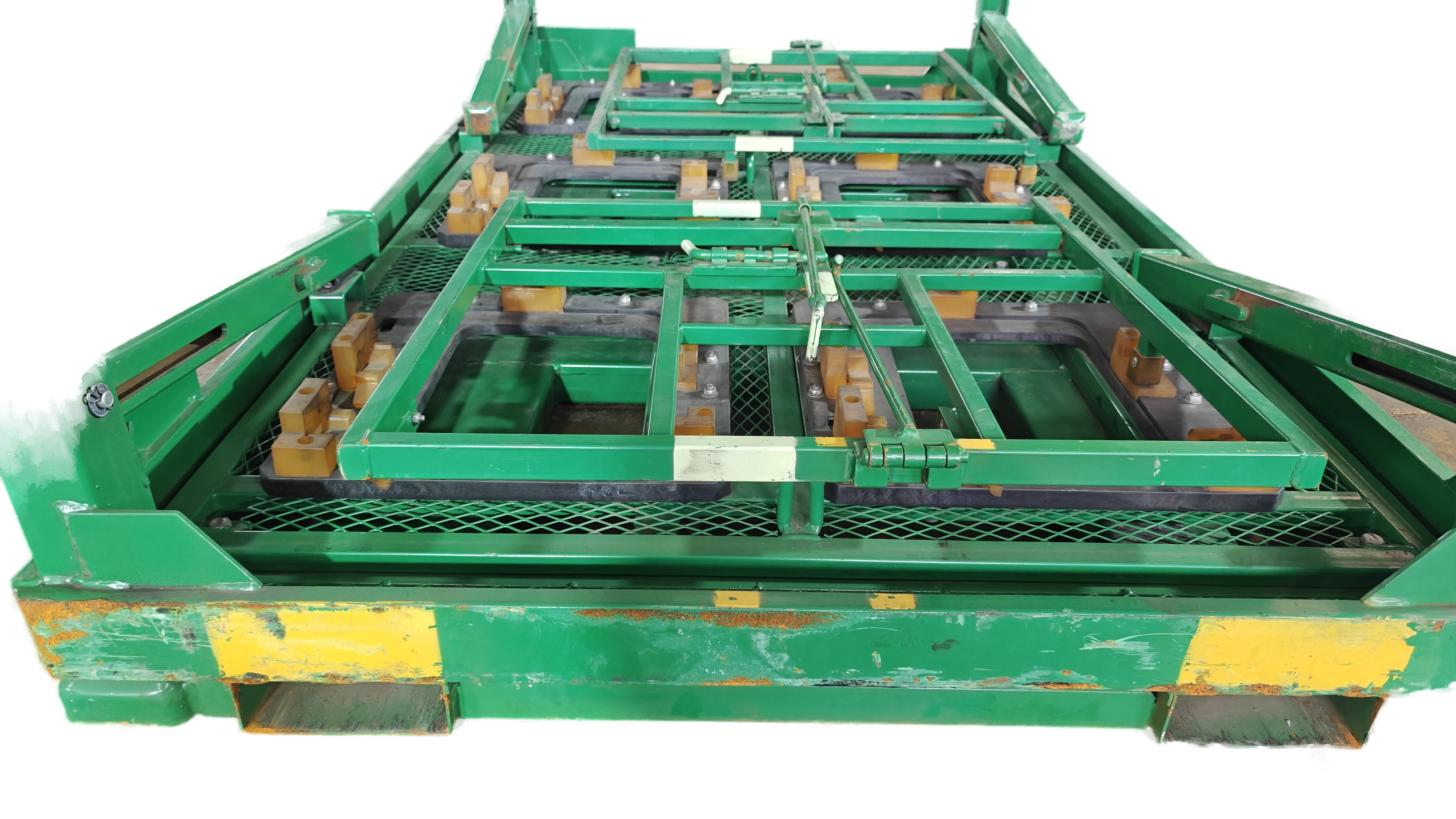 O rack dobrável e empilhável azul é para embalagens de pneus de carro.