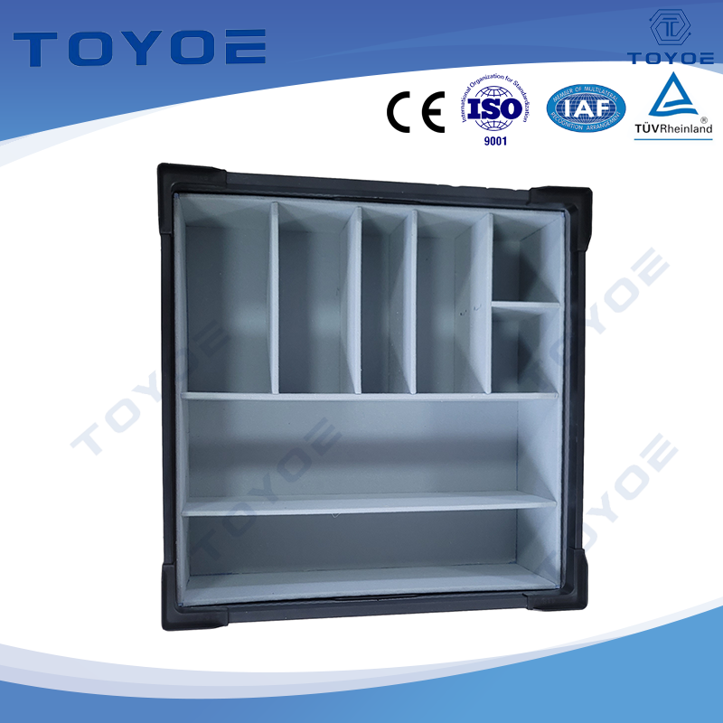 Os divisores em camadas da HDPE Box protegem as peças do impacto.