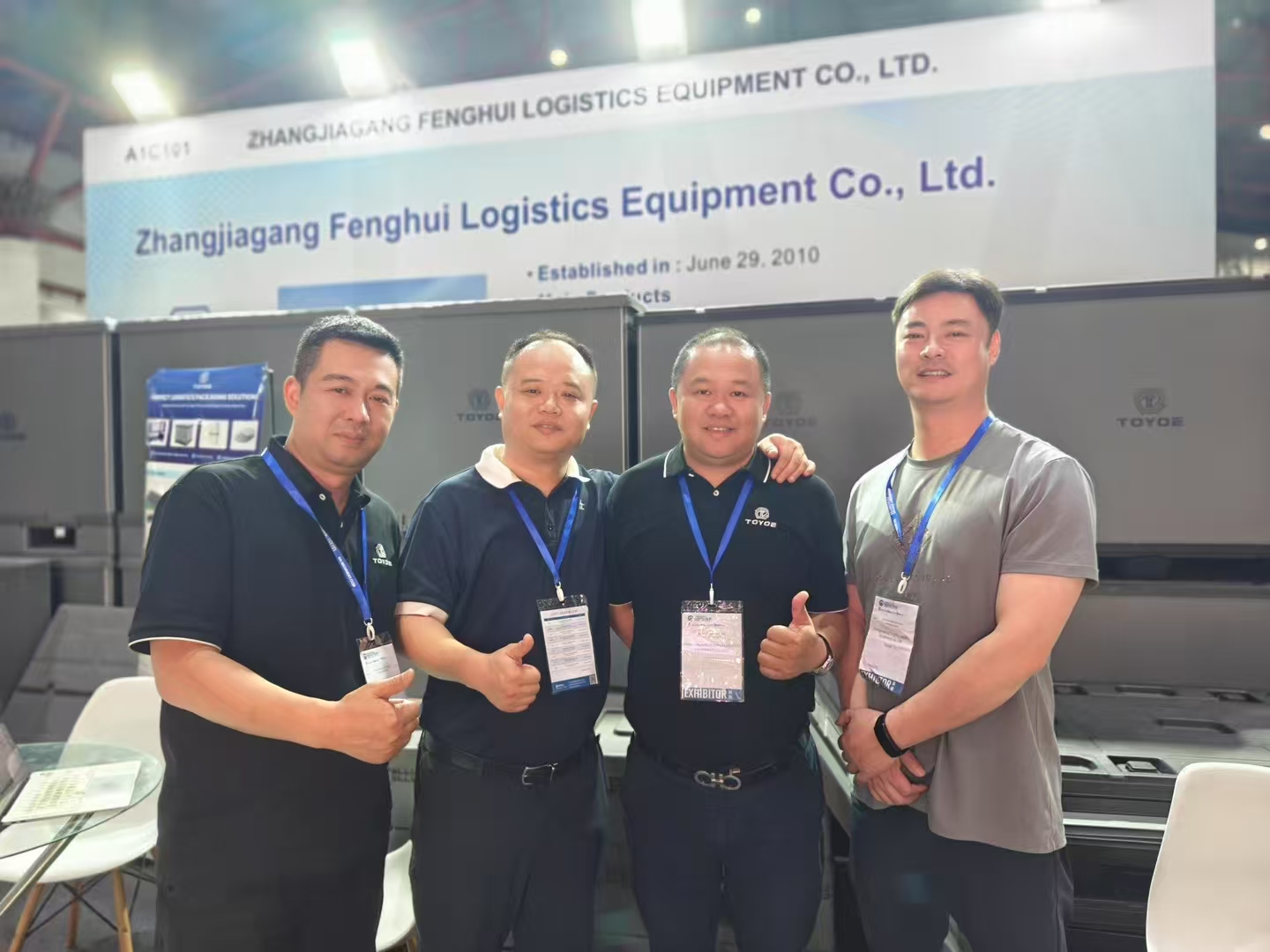 Foto do grupo na exposi&ccedil;&atilde;o