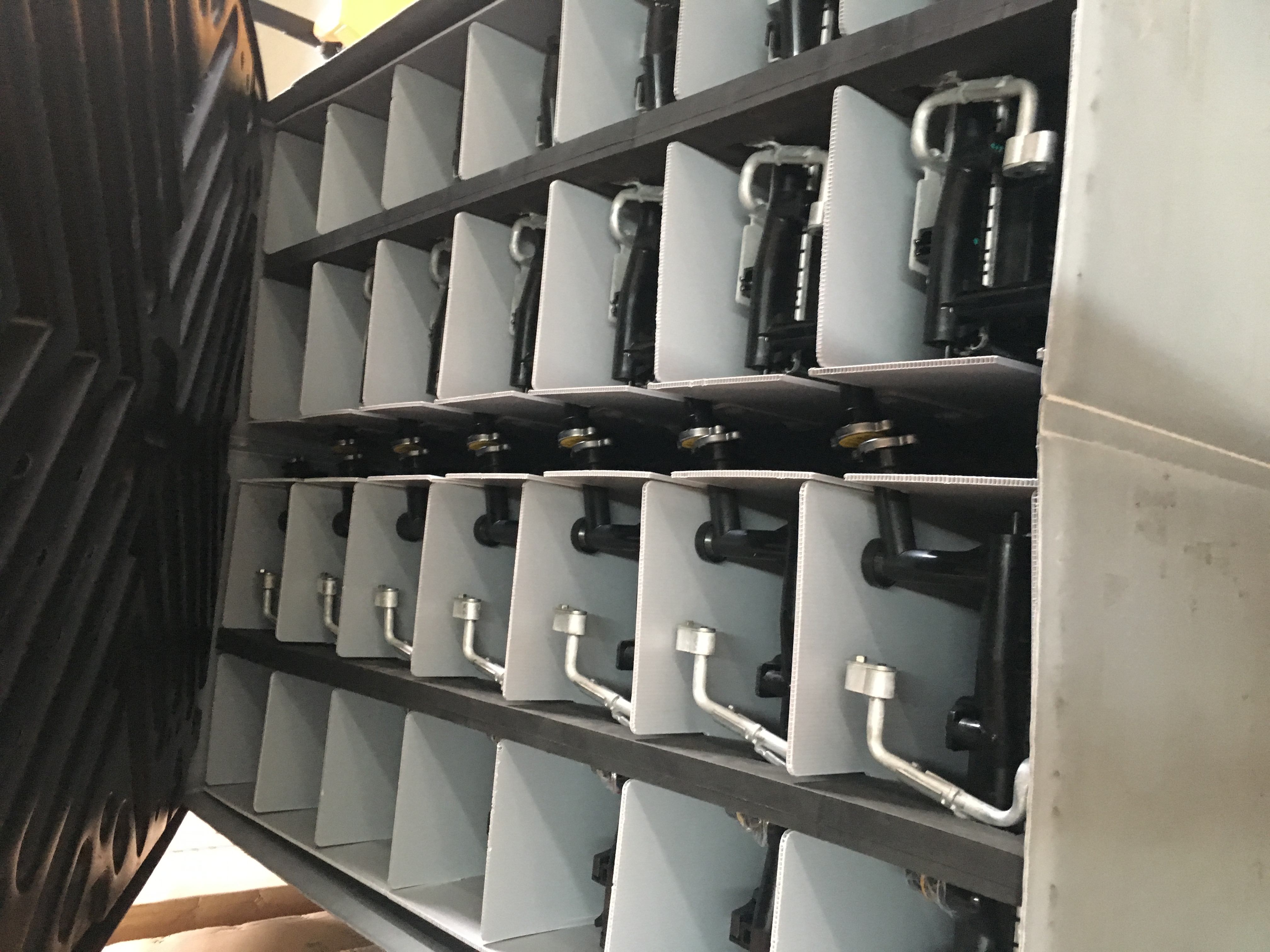 Bin de armazenamento de proteção para qualquer clima, personalizável para formas não padrão