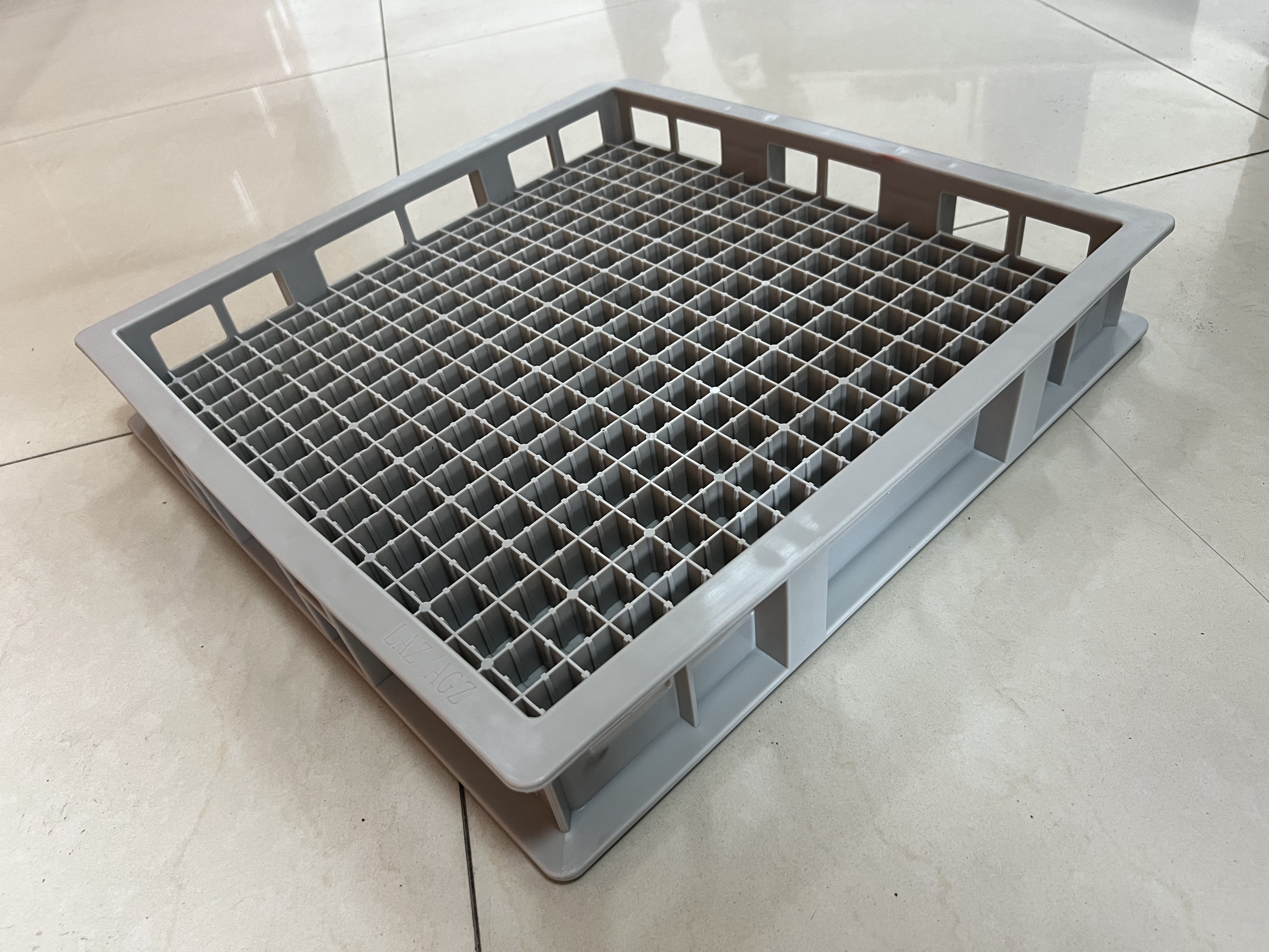 Recipiente moldado por inje&ccedil;&atilde;o